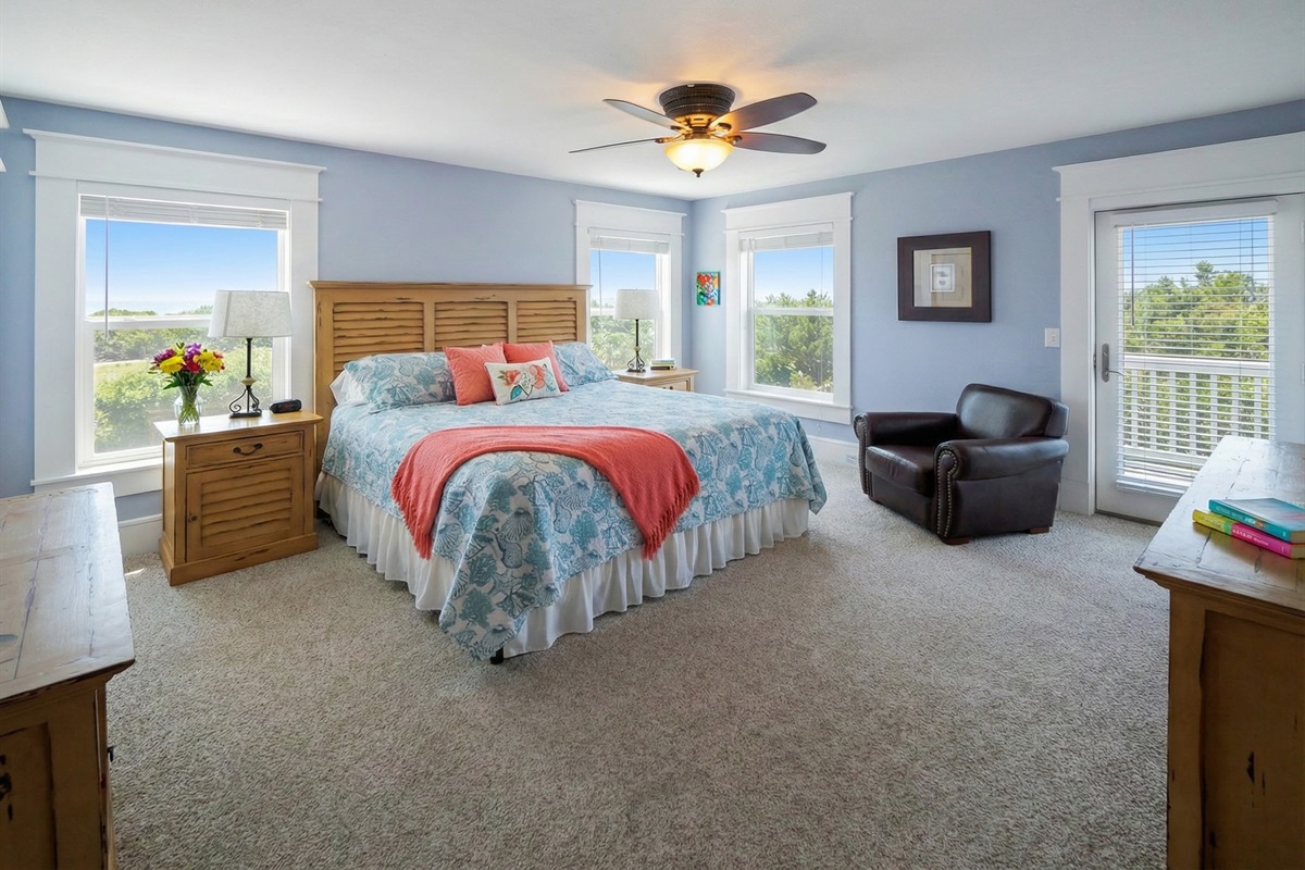 Mark Twain Guest Suite — Warm & Inviting King Suite | Event Accommodations | Corolla 4x4, OBX