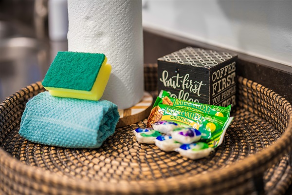 A warm Florida welcome, served with snacks and smiles. You relax—we’ve got the details covered. 🌴 #HomeAwayFromHome