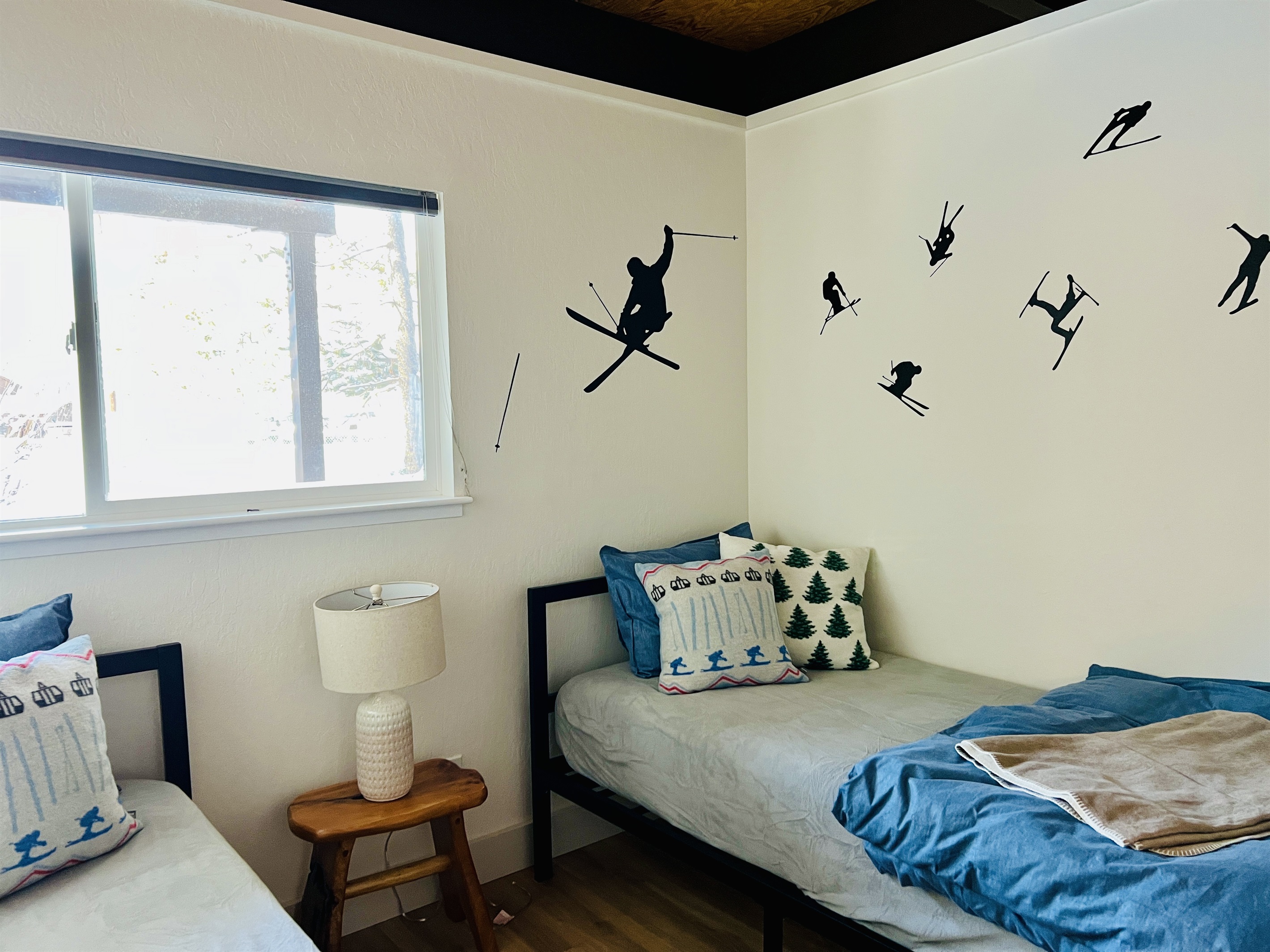 Twin ski room