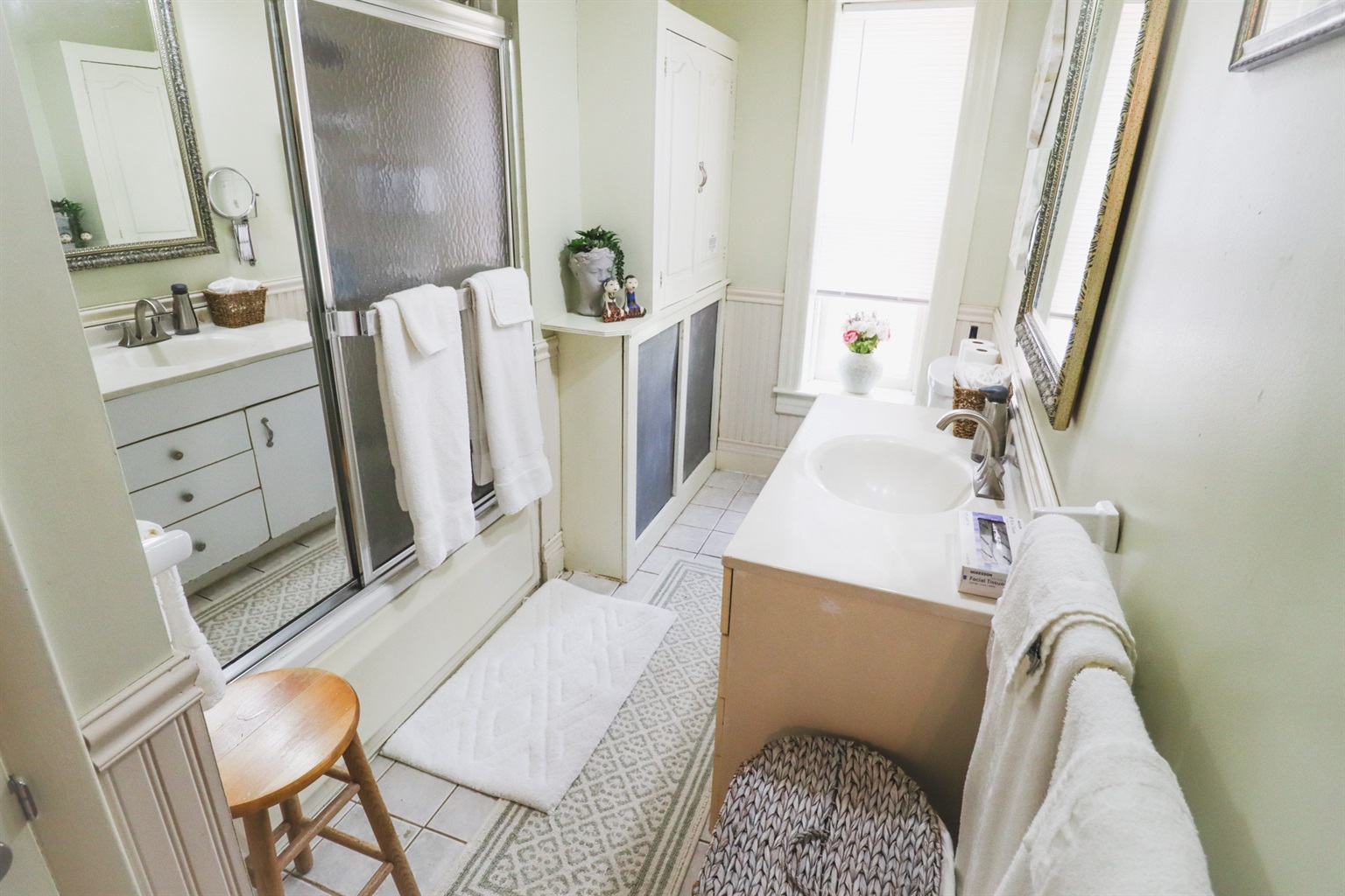 Full bathroom with all essentials