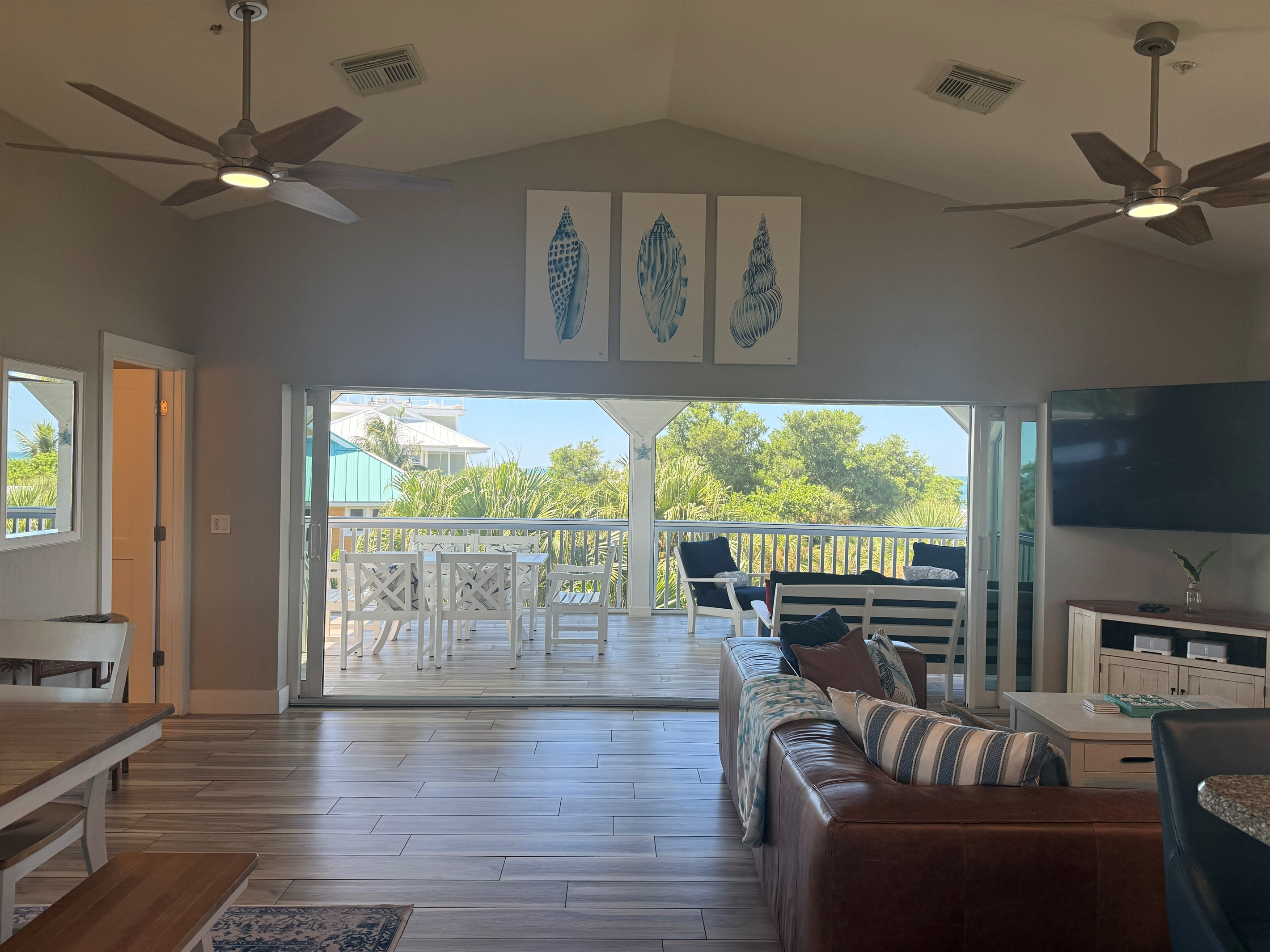 Four glass panels slide open for Lanai access