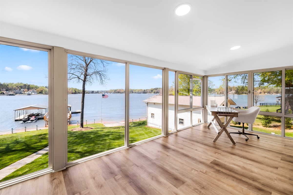 Enjoy coffee while the lake wakes up, watch the sunset from indoors, or unwind here in the evening after a day outside.