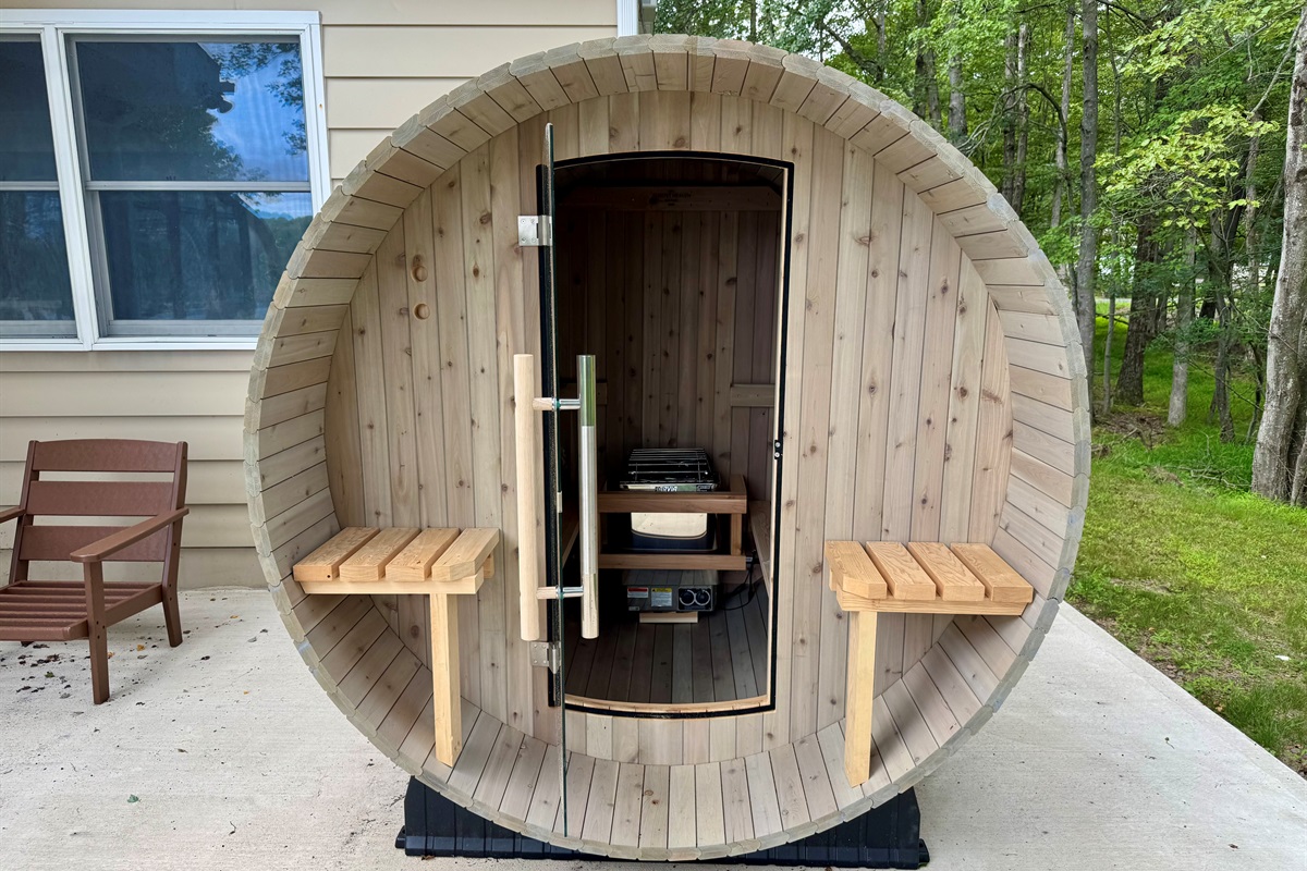 Barrel sauna — sweat, breathe, repeat.