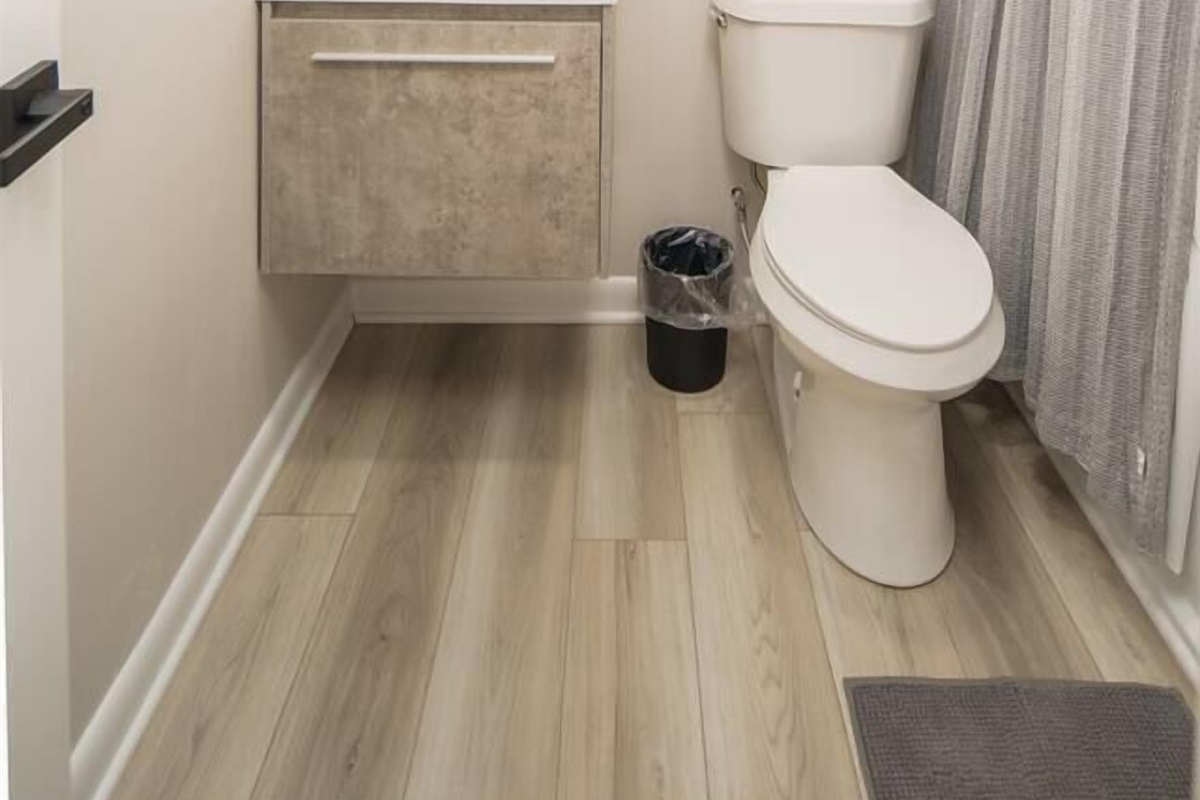 Unit 1: Full Bath (2 of 3) Bed & Bath Linens Provided
