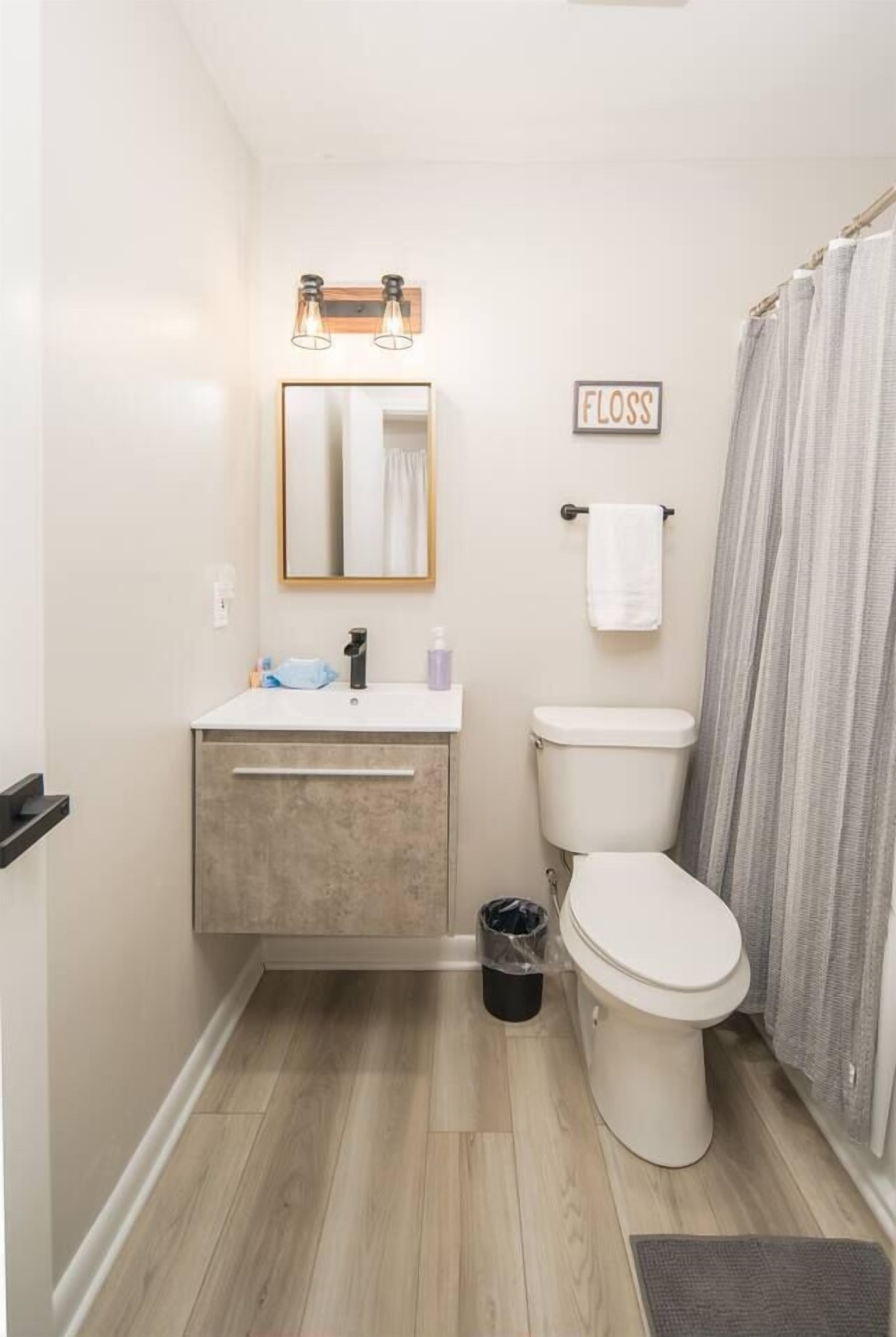 Unit 1: Full Bath (2 of 3) Bed & Bath Linens Provided