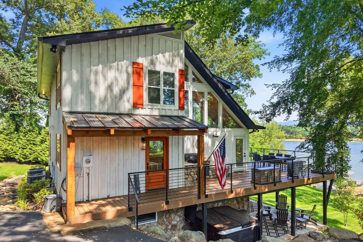 Perfect Retreat, Lone Oak Lake House