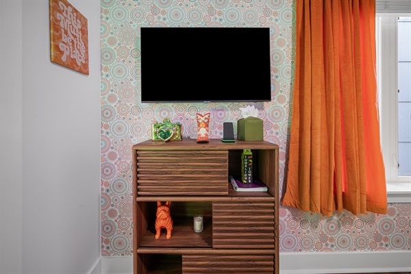 BDR 2 w/ Smart Tv