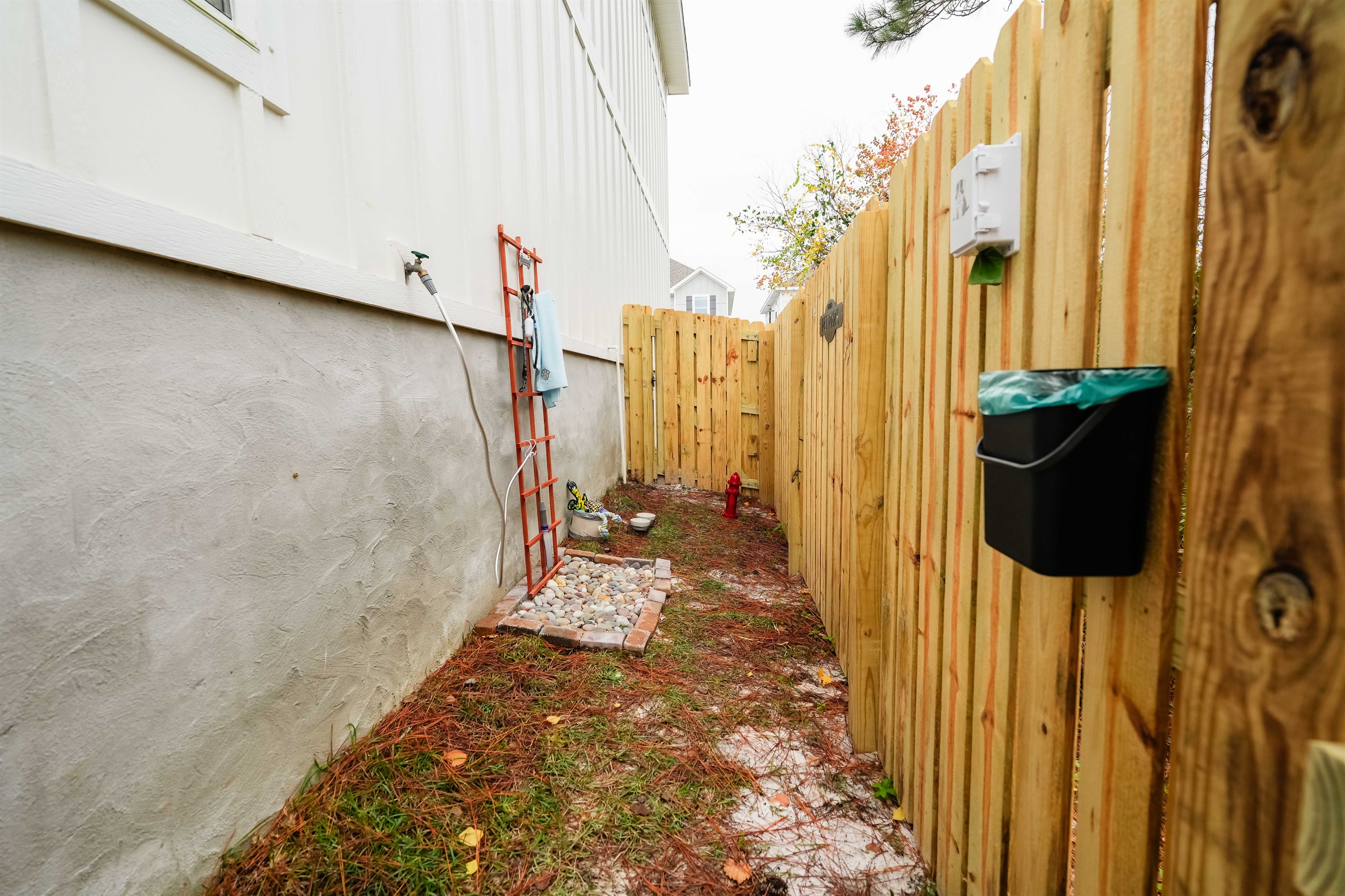 Pawsitively perfect amenities for your furry friends at our pet park! From a convenient wash station to litter bags and toys, we've thought of everything to make tails wag and hearts happy.