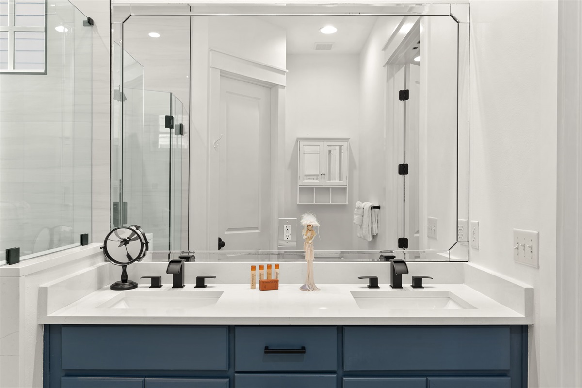 Double Master Vanity