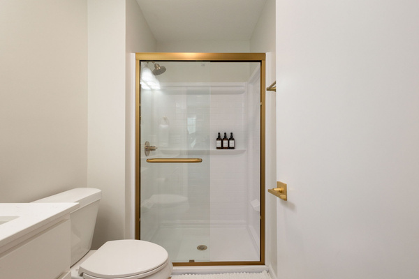 Stylish Notre Dame Haven | 2BR/2BA | Private Balcony + Parking, photo 4
