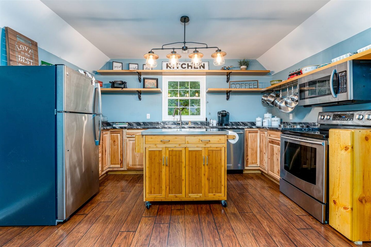 Full Kitchen. Fully equipped. 