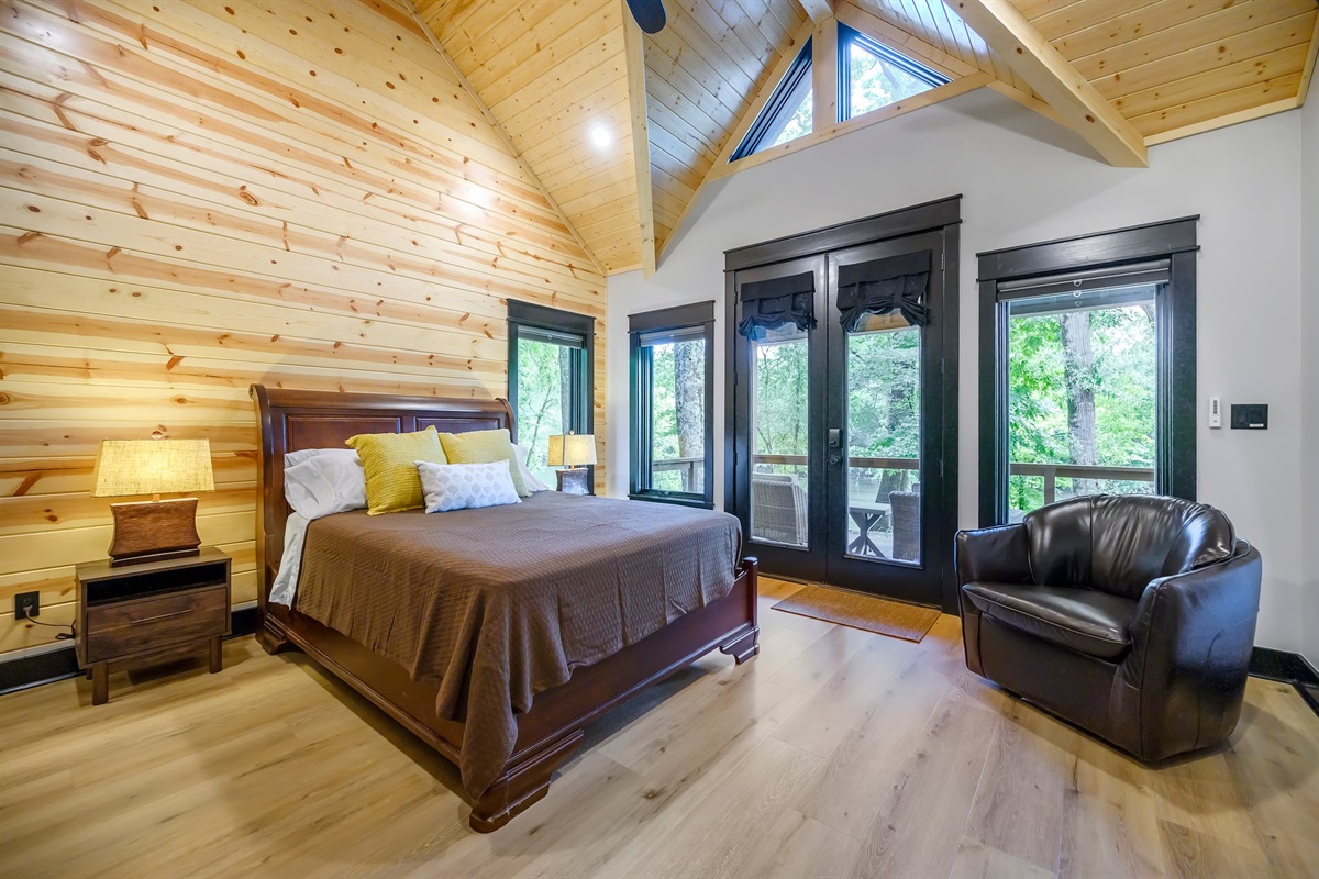 The secondary queen master in the main cabin