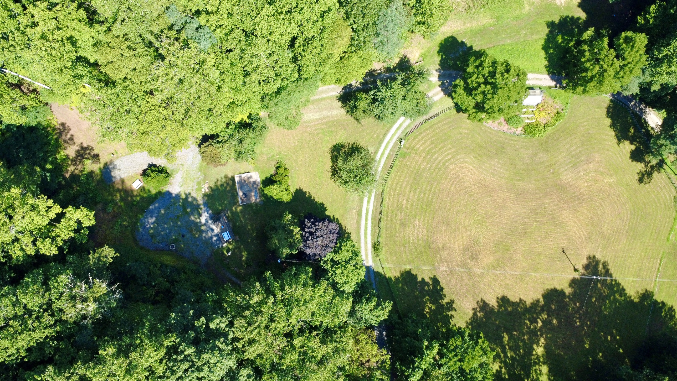 lanning a group trip? These three sites are just steps apart for easy camping with loved ones.