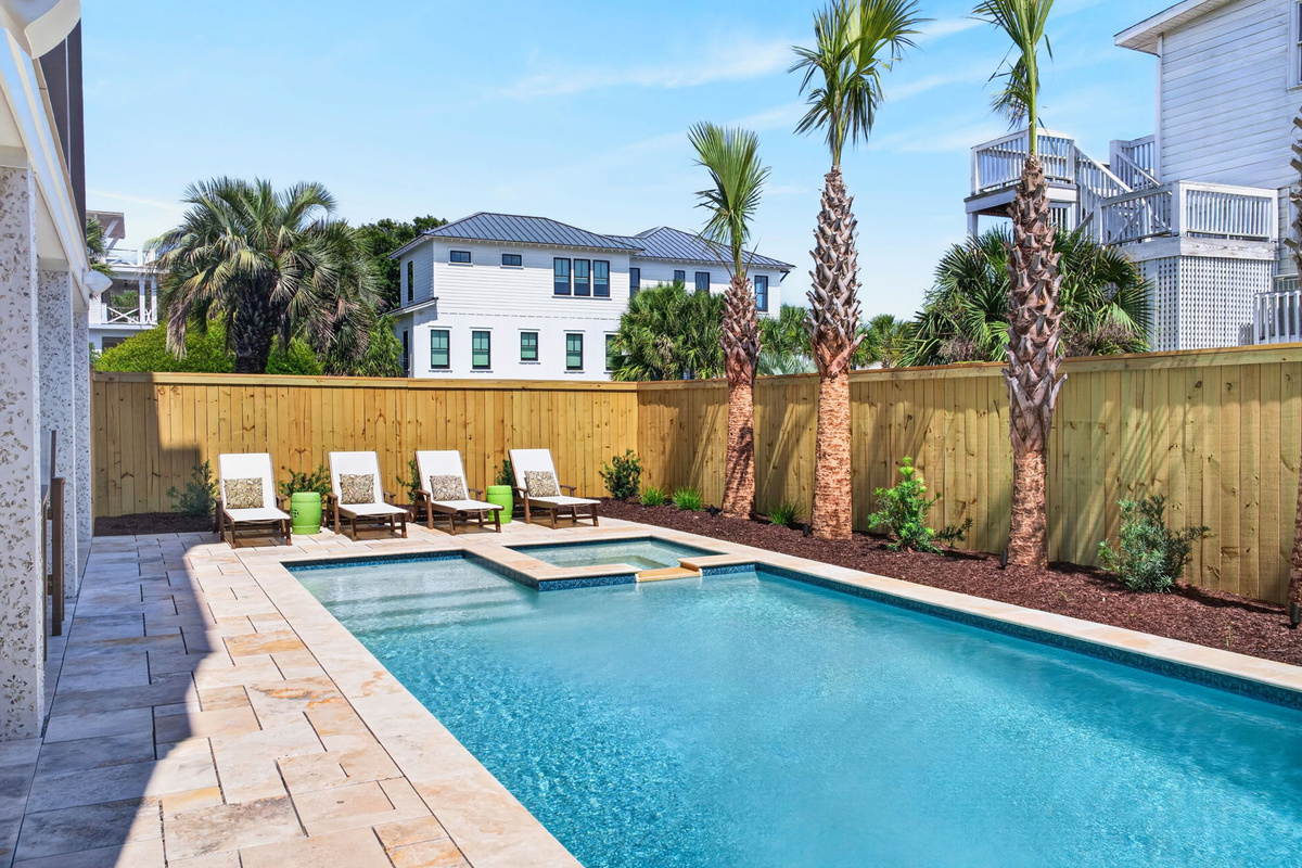 Private Pool | Tahanan Palms | 3 38th Ave | IOP Escapes