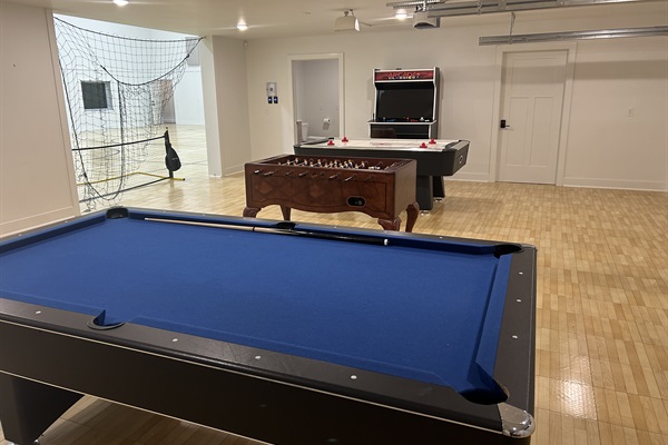 38-Acres of Luxury: 9BR, Indoor Pool, Gym, Near ND, photo 64