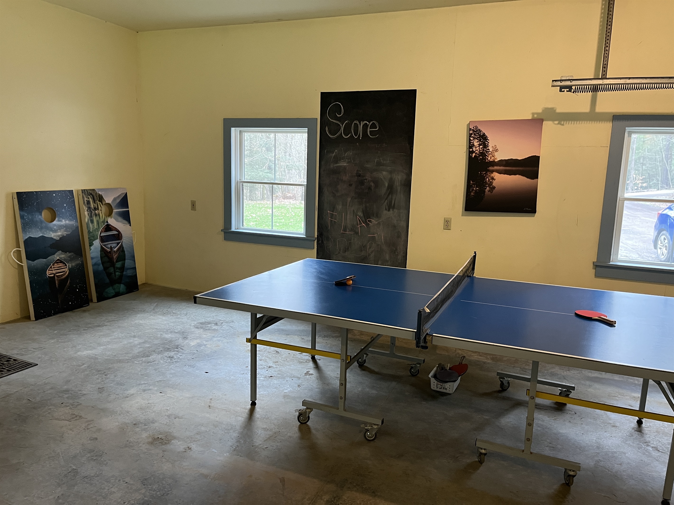 Game room with Ping pong, Foosball, SmartTv and more