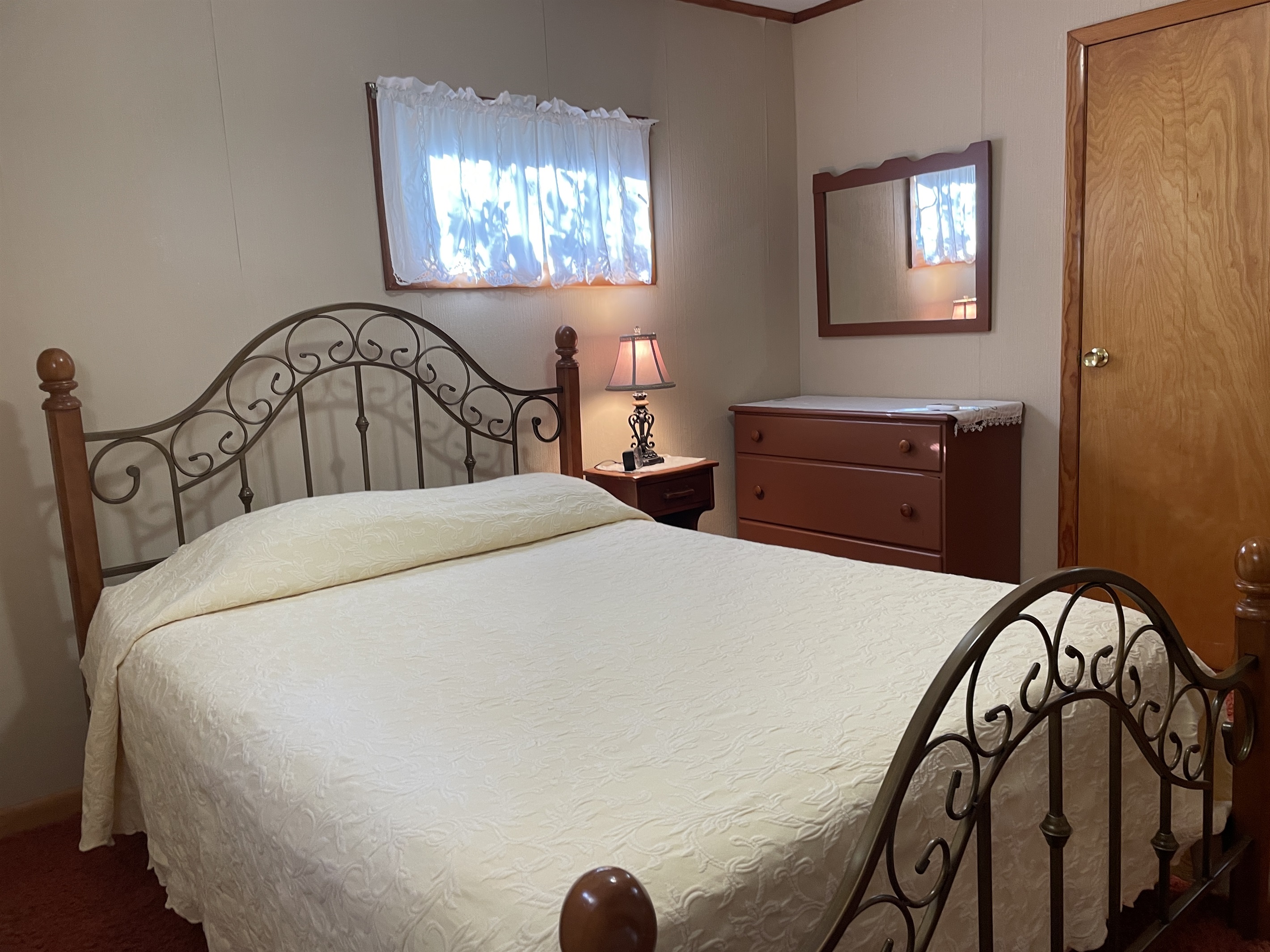 Queen bedroom #2