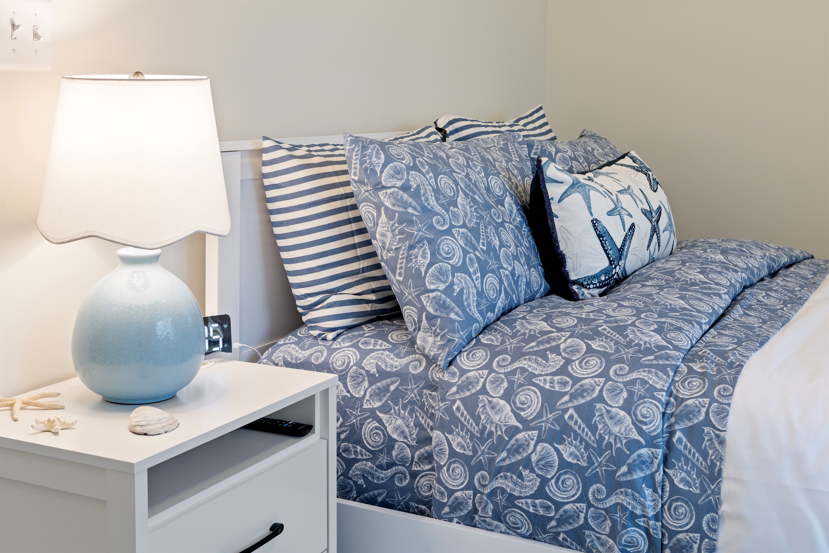 Bedroom 2 - Bed and bath linens provided!