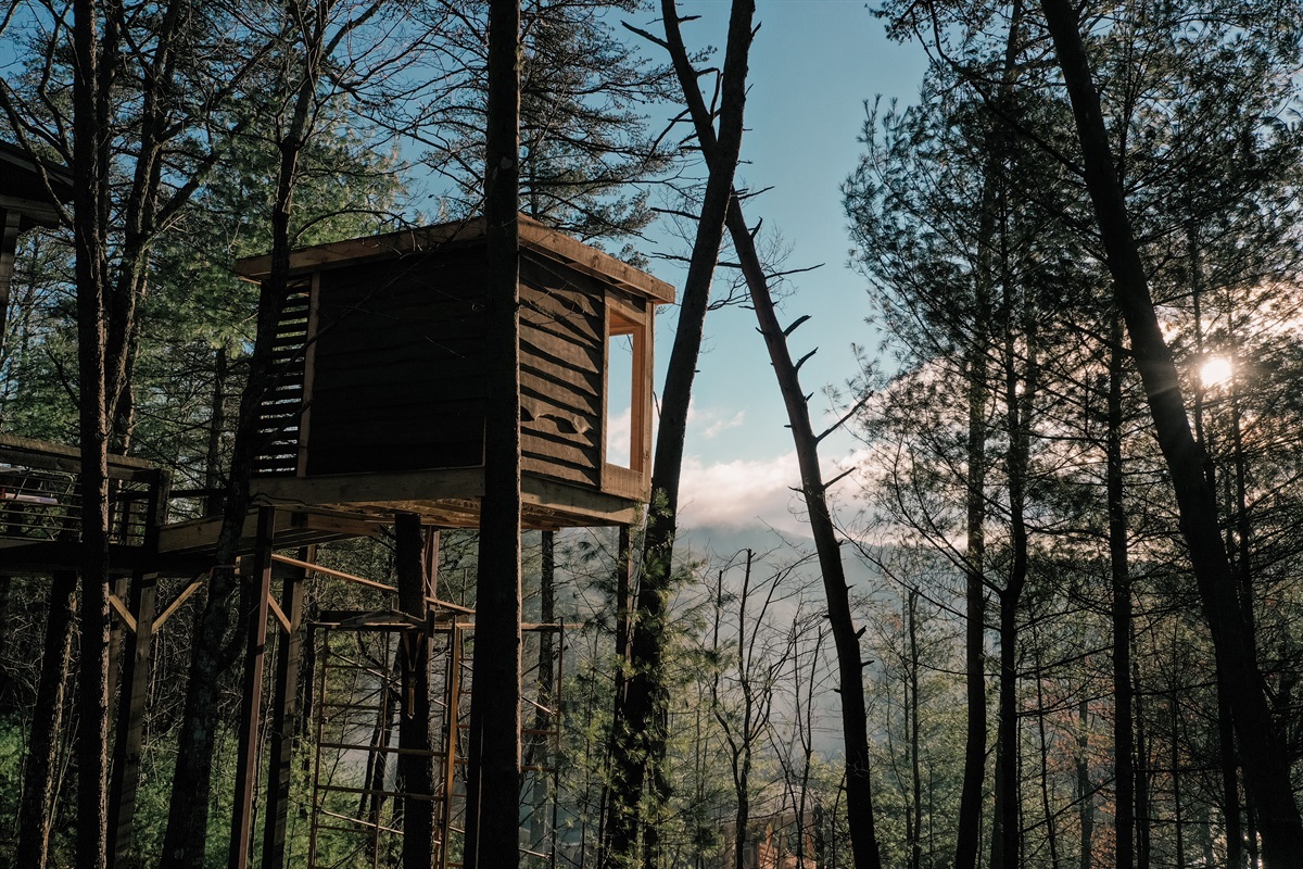 The sauna lookout tower features an incredible view!