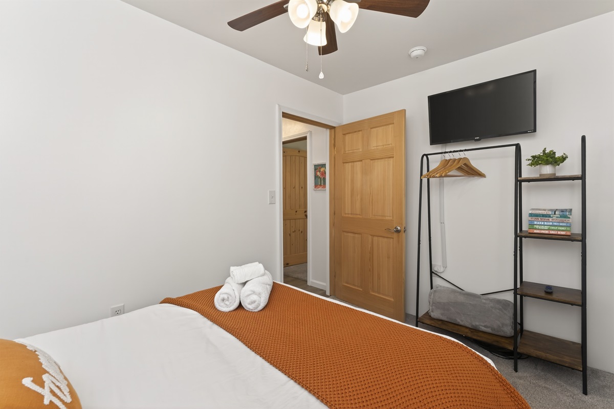 Main House double bed bedroom