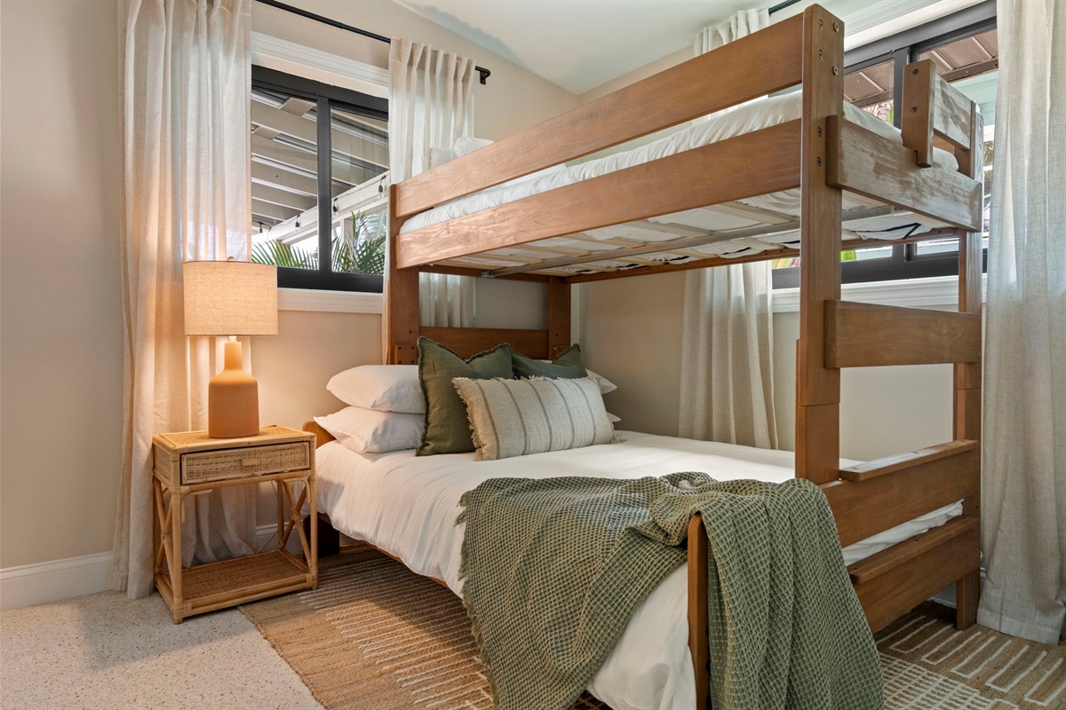 Third Bedroom Double Bottom, Twin top