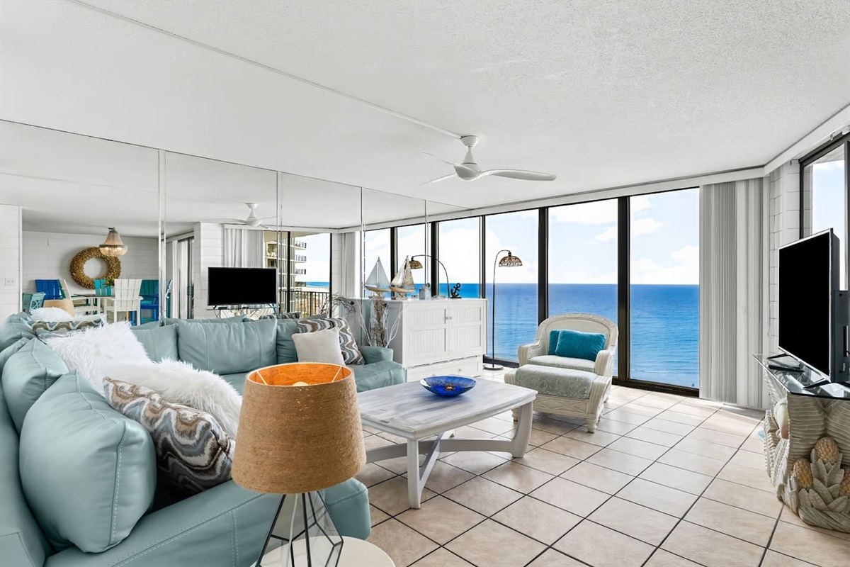 Beautiful ocean front living room view!