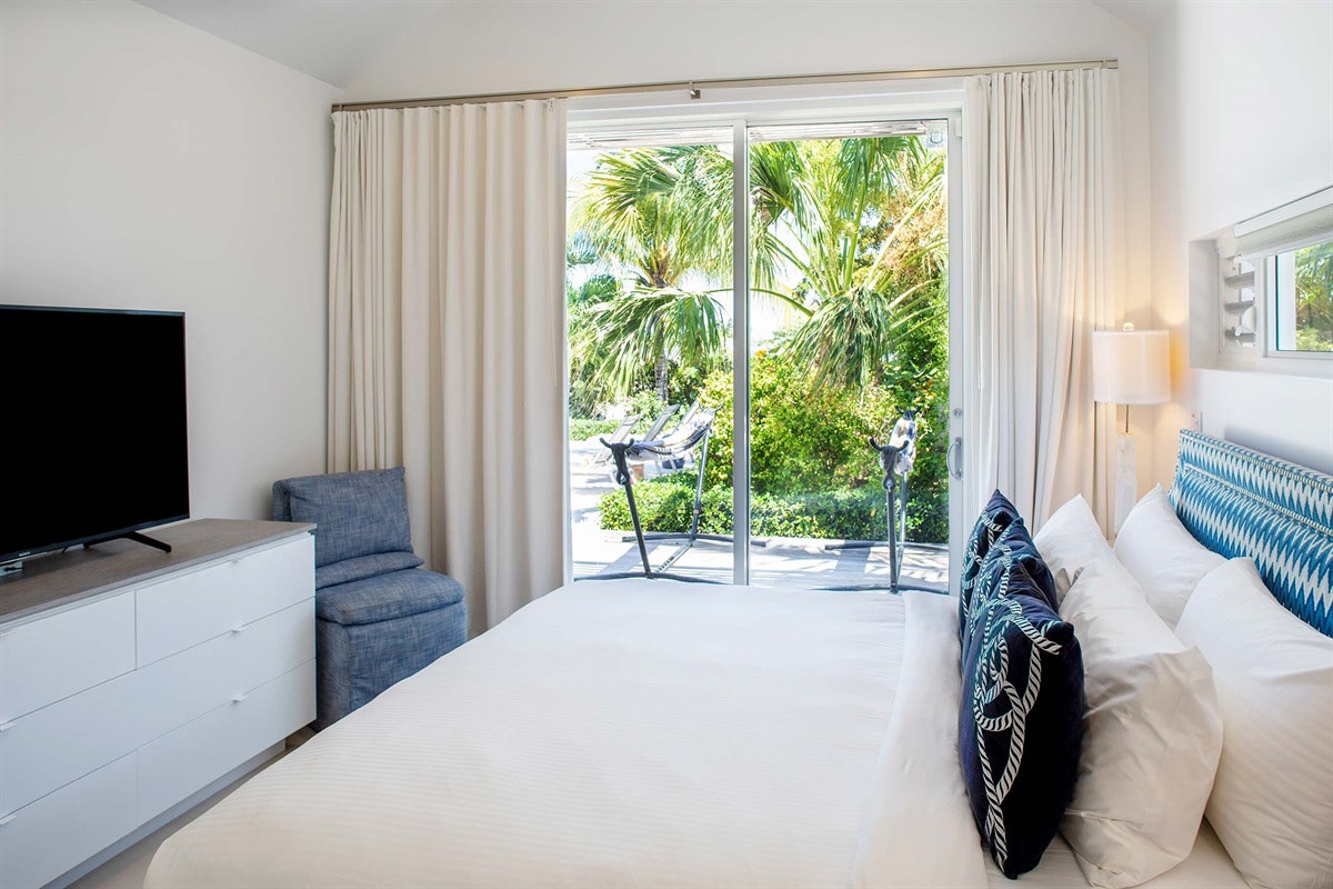 Poolside Ground Floor King Bedroom DECK WITH HAMMOCKS