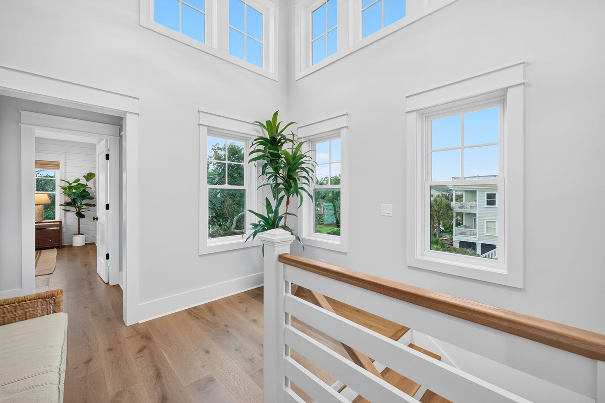 Second Floor Landing | Tahanan Palms | 3 38th Ave | IOP Escapes