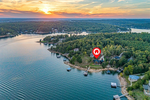 Your lake escape, perfectly tucked into the shoreline.