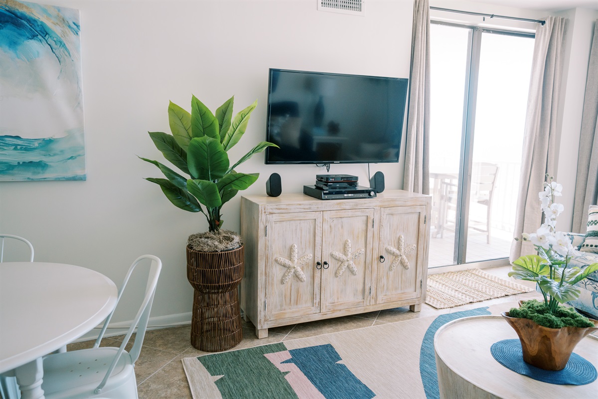 Large smart-TV on the left, water-view on the right.