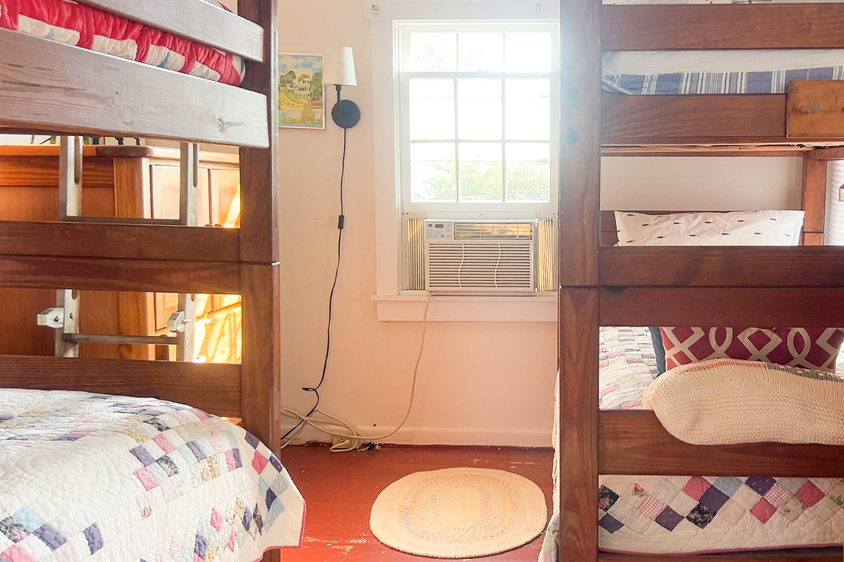 Cottage Bedroom with bunks for 4