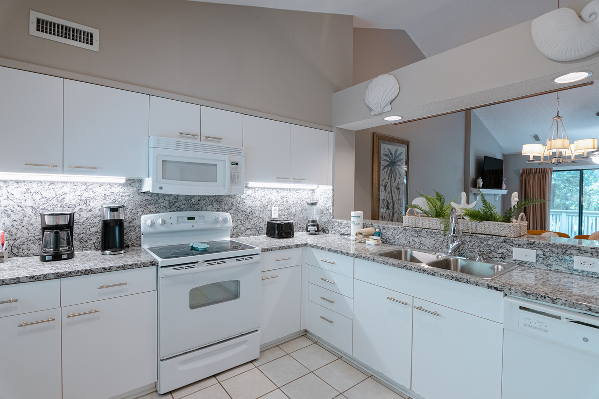 Beautiful kitchen, well stocked and spacious