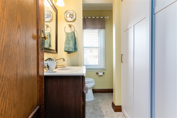 Spacious 4-Bedroom Home 1 Mi to ND Stadium!, photo 9