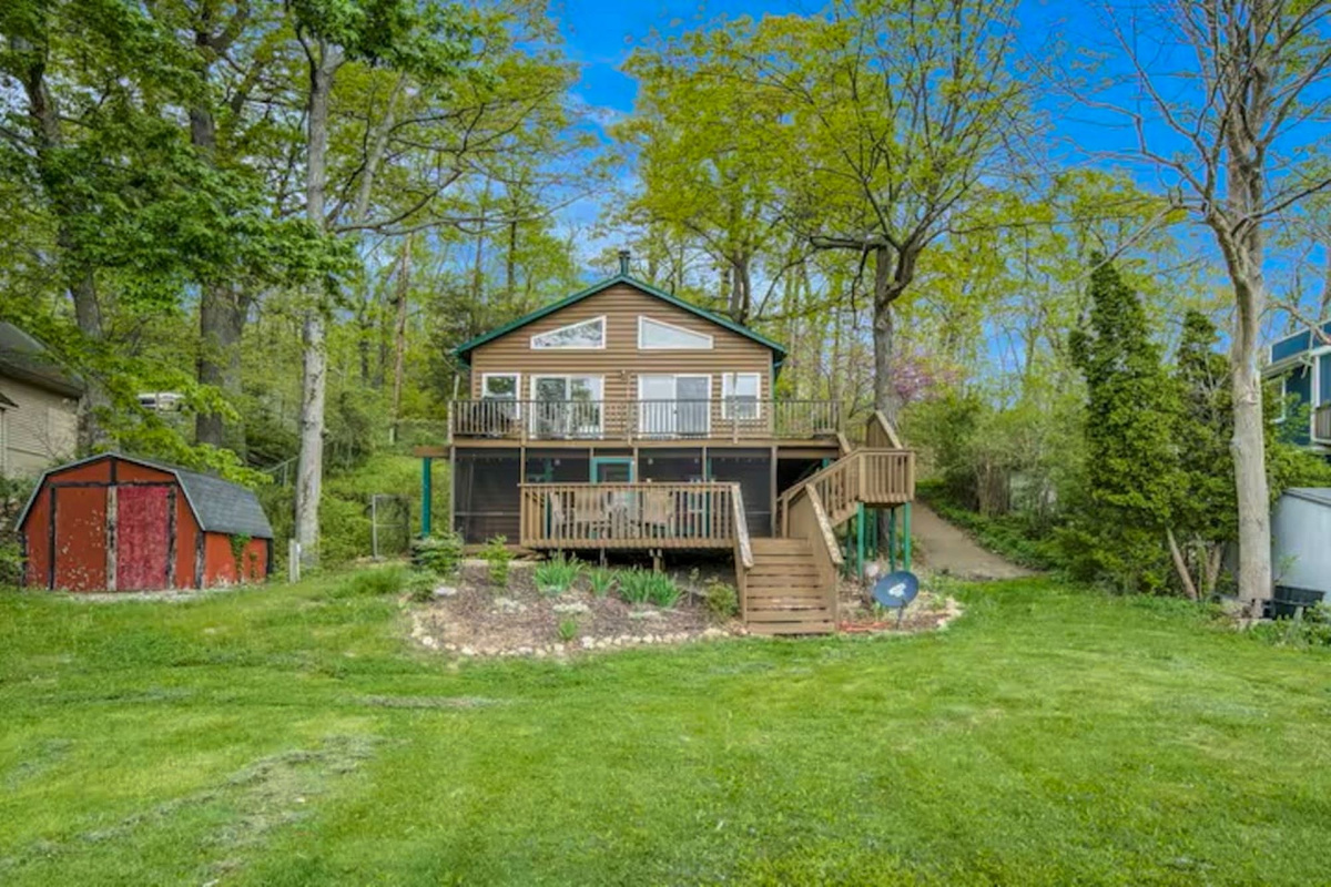 View of cabin from the front yard