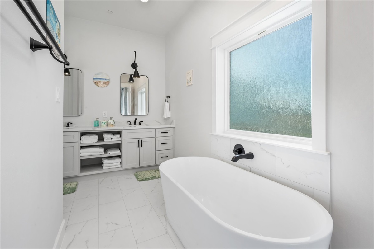209ec324a2da43eb8c6777af048703db Large | Beachhouse | Texas | TX | Vacation Homes | Galveston | Crystal Beach | Kokomo | Breezy Days | Beachfront Elegance | Sunrise Serenity | Southern Sands Property Management, LLC
