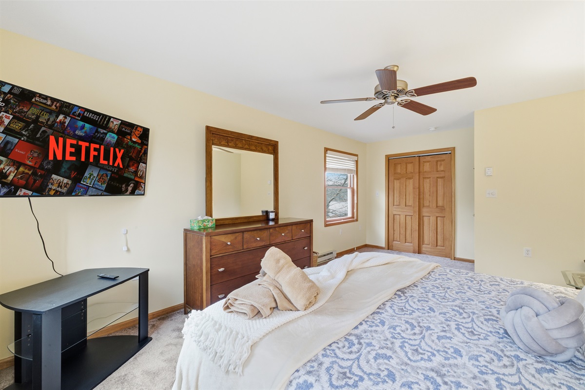 Bedroom 3 - with King size bed and TV