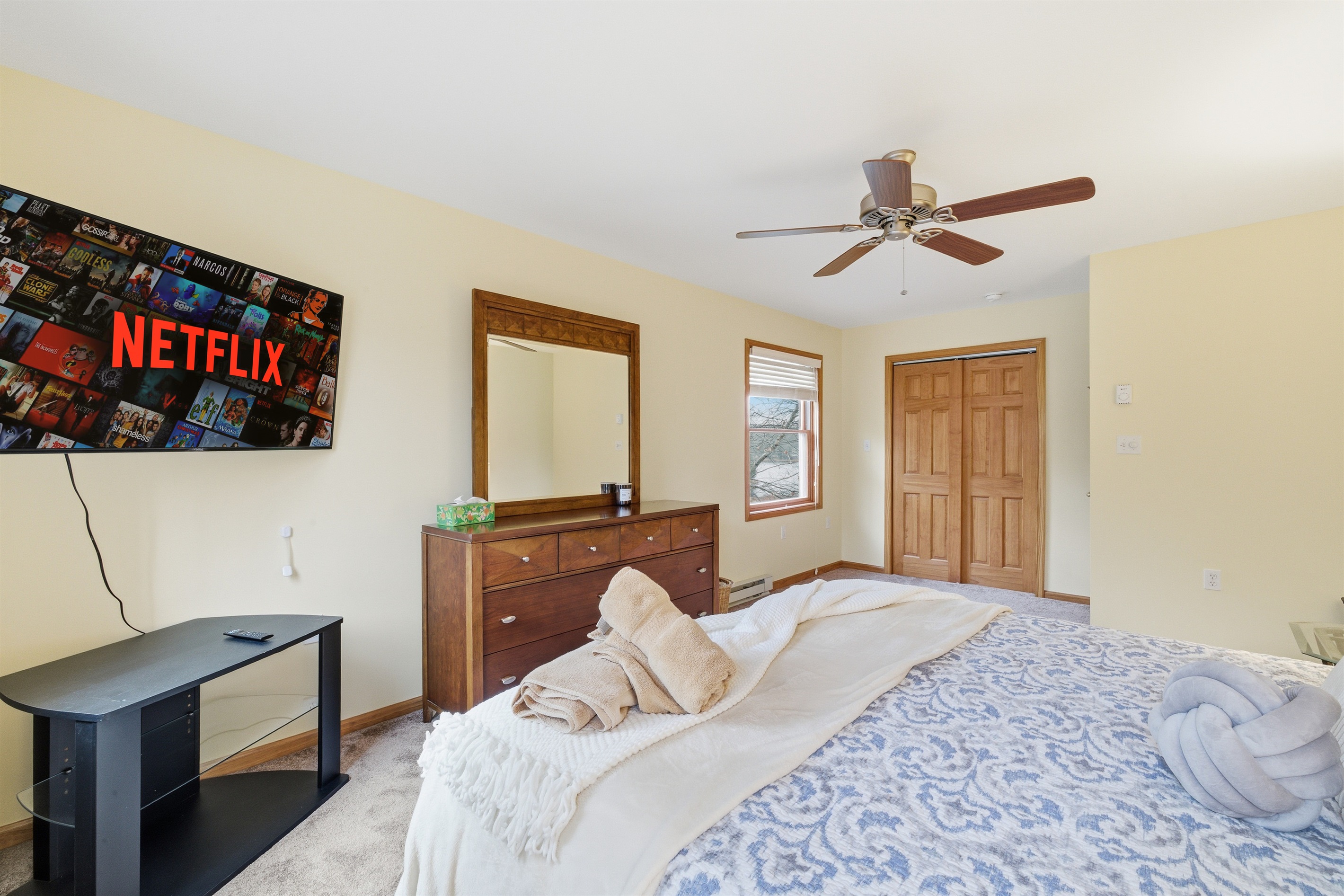Bedroom 3 - with King size bed and TV