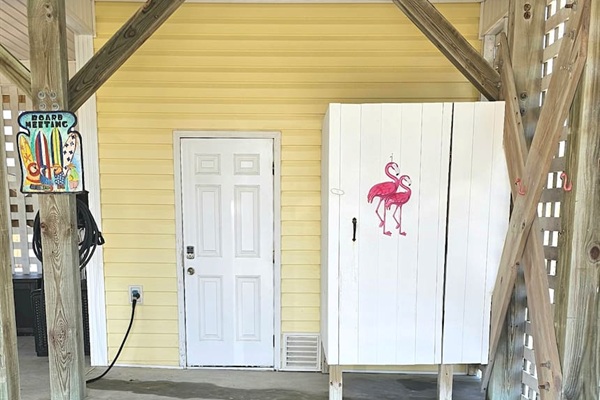 outdoor shower at the Lazy Flamingo!