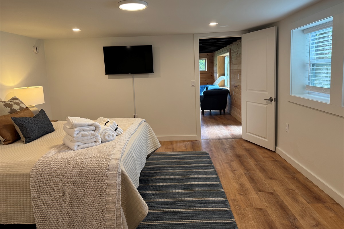 Lower level Queen with en-suite bath