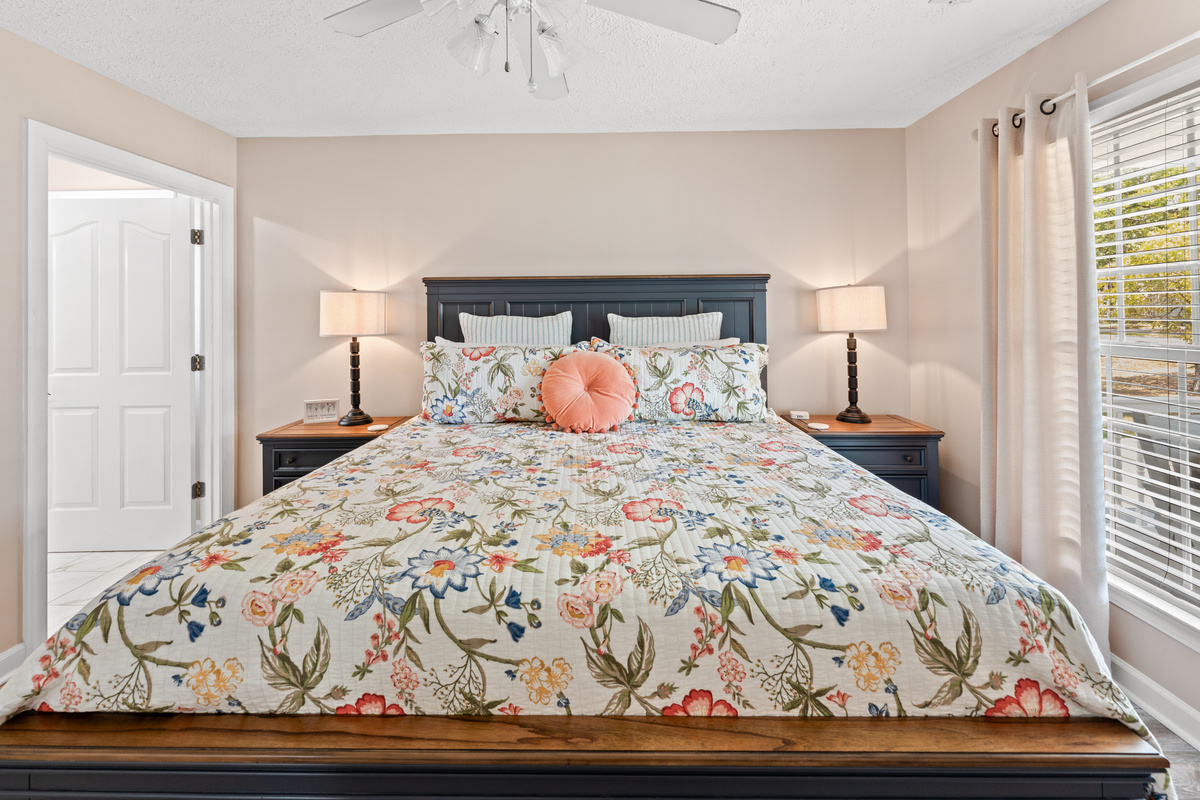 Main Bedroom w/ King