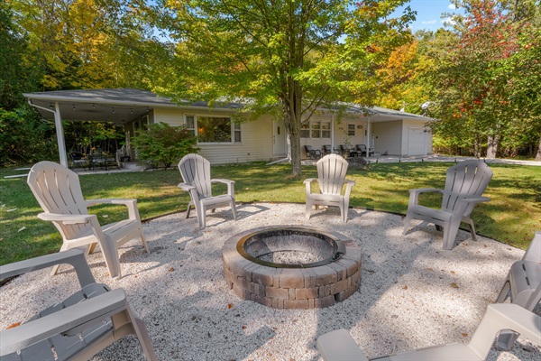 Relax in the evening around the firepit
