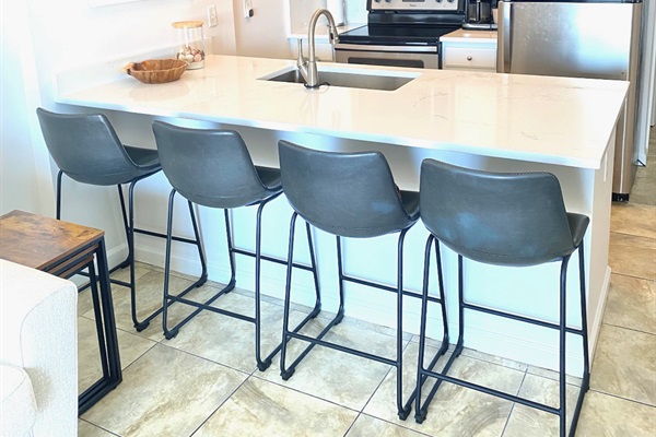 Breakfast Bar With Seating For 4
