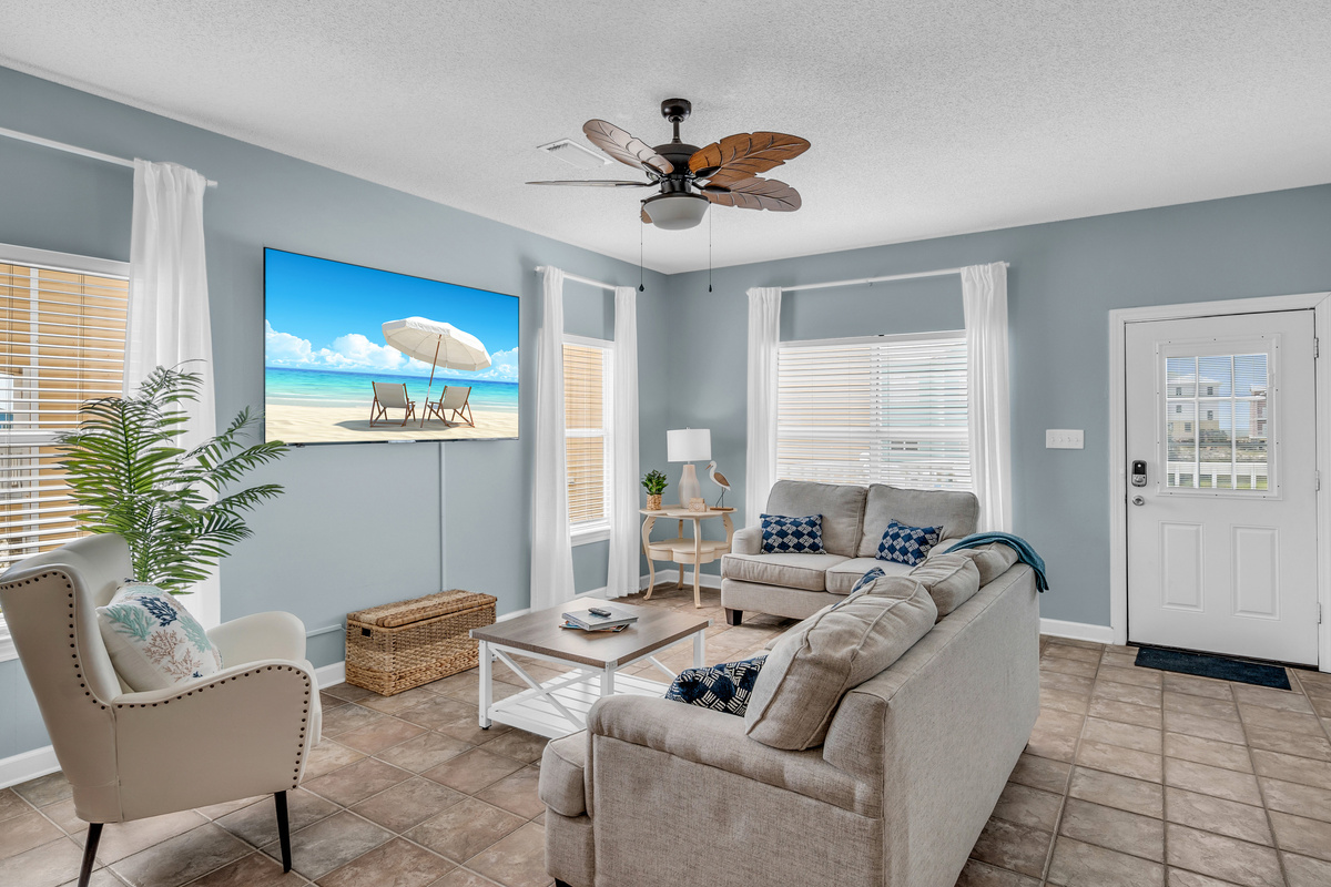 Living room, queen sleeper sofa, 4k tv
