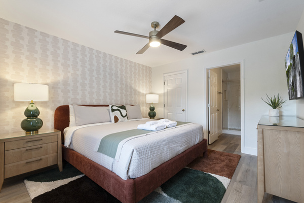 MASTER SUITE 2-King Bed-2nd Floor