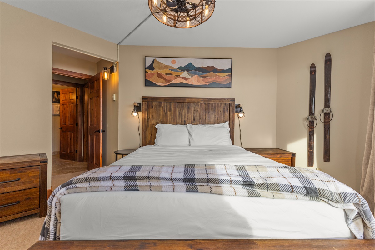 Bedroom 2 | Queen Bed