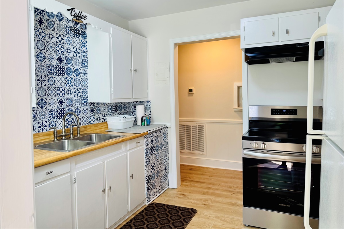 Fully equipped Kitchen with small appliances like Keurig coffee maker, CrockPot, blender and toaster.