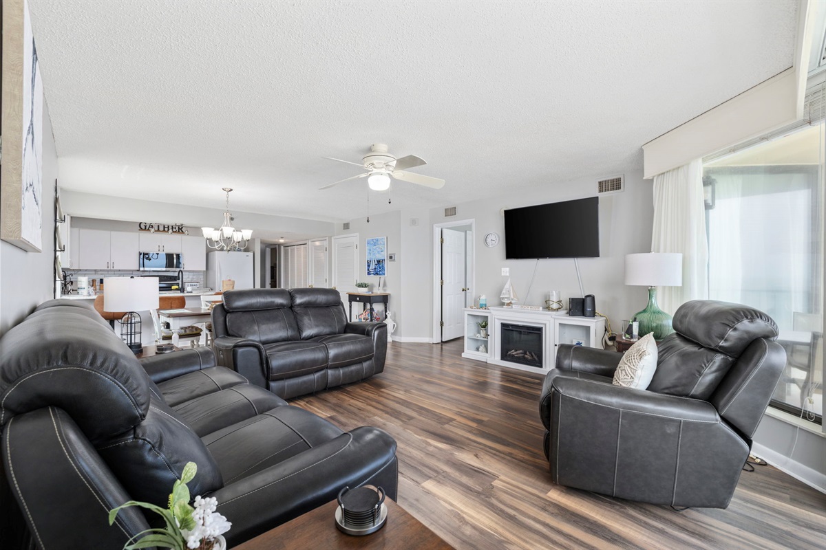 Large living room with Smart TV and balcony acccess
