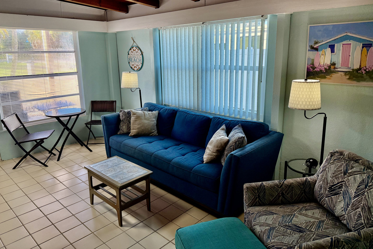 Living area with coffee nook to watch the birds in the morning