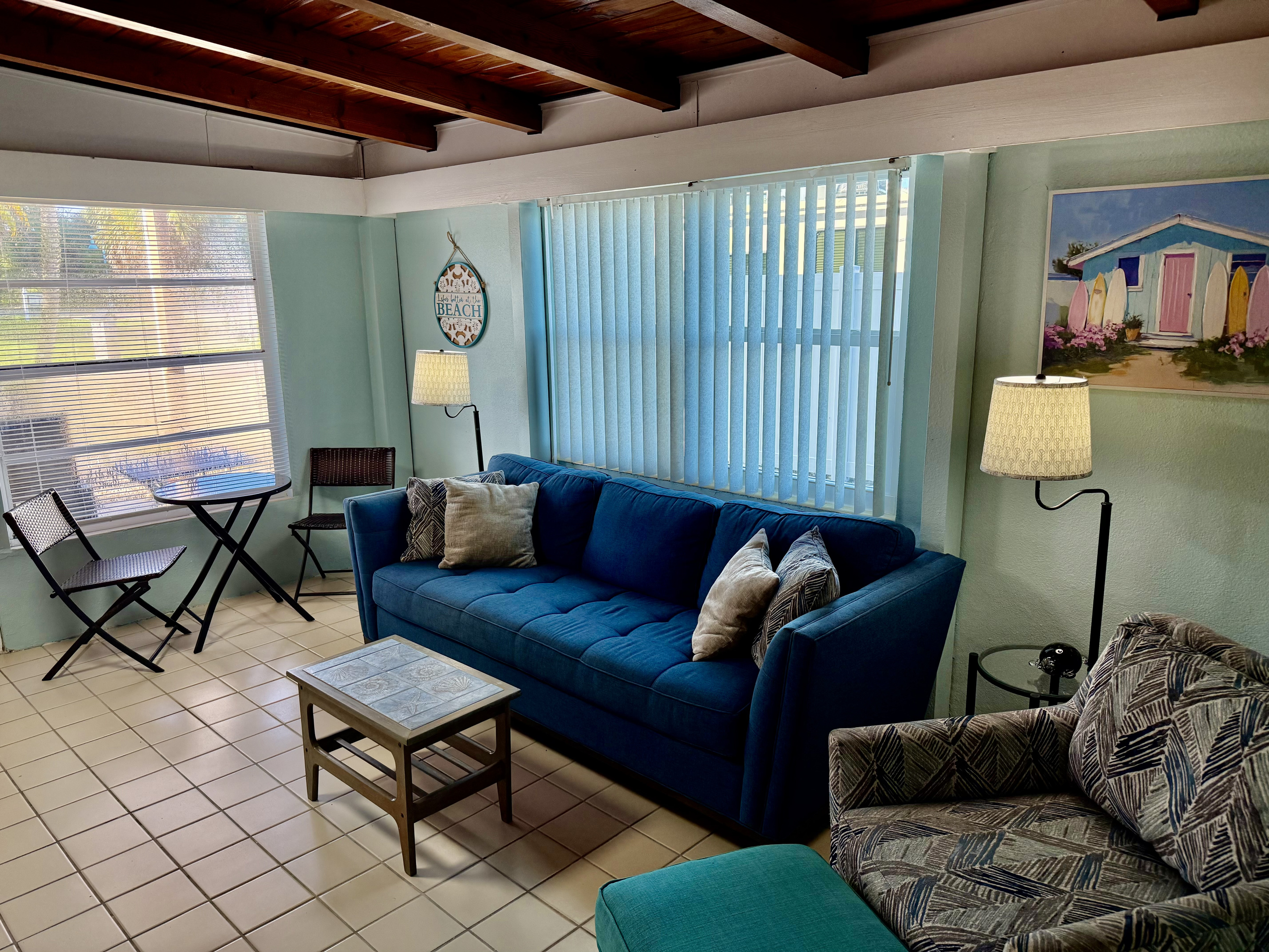 Living area with coffee nook to watch the birds in the morning