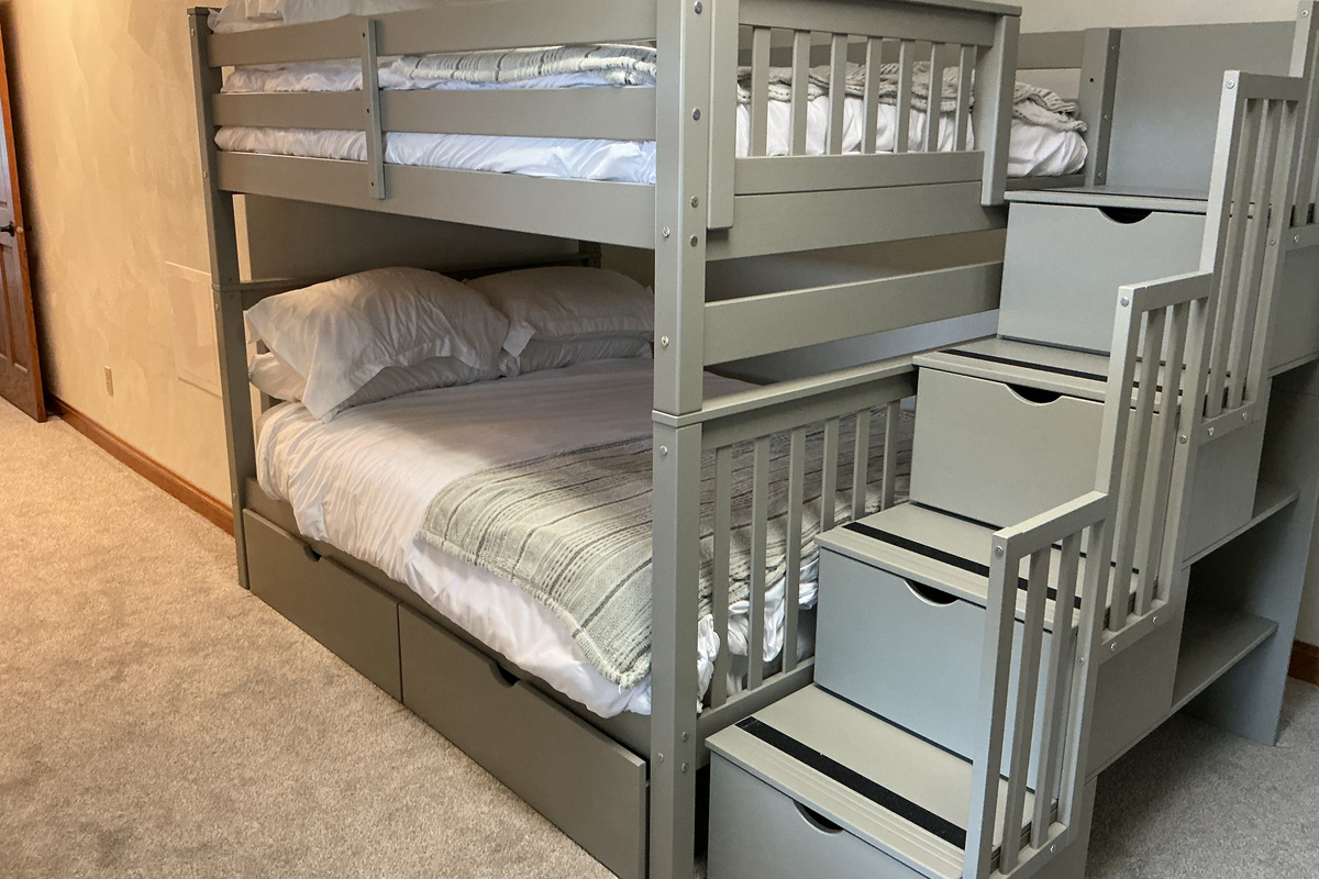 Bunk room - view 3